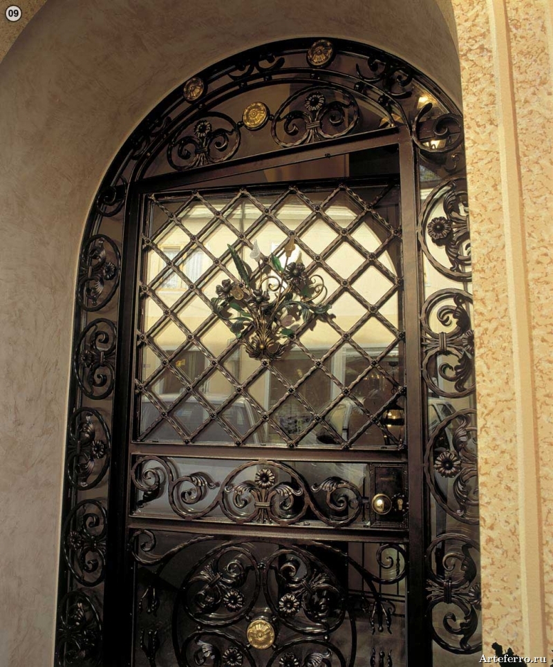Дверь кованый стекло