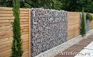 Cloture-de-jardin-bois-et-gabions-scenes-de-jardin